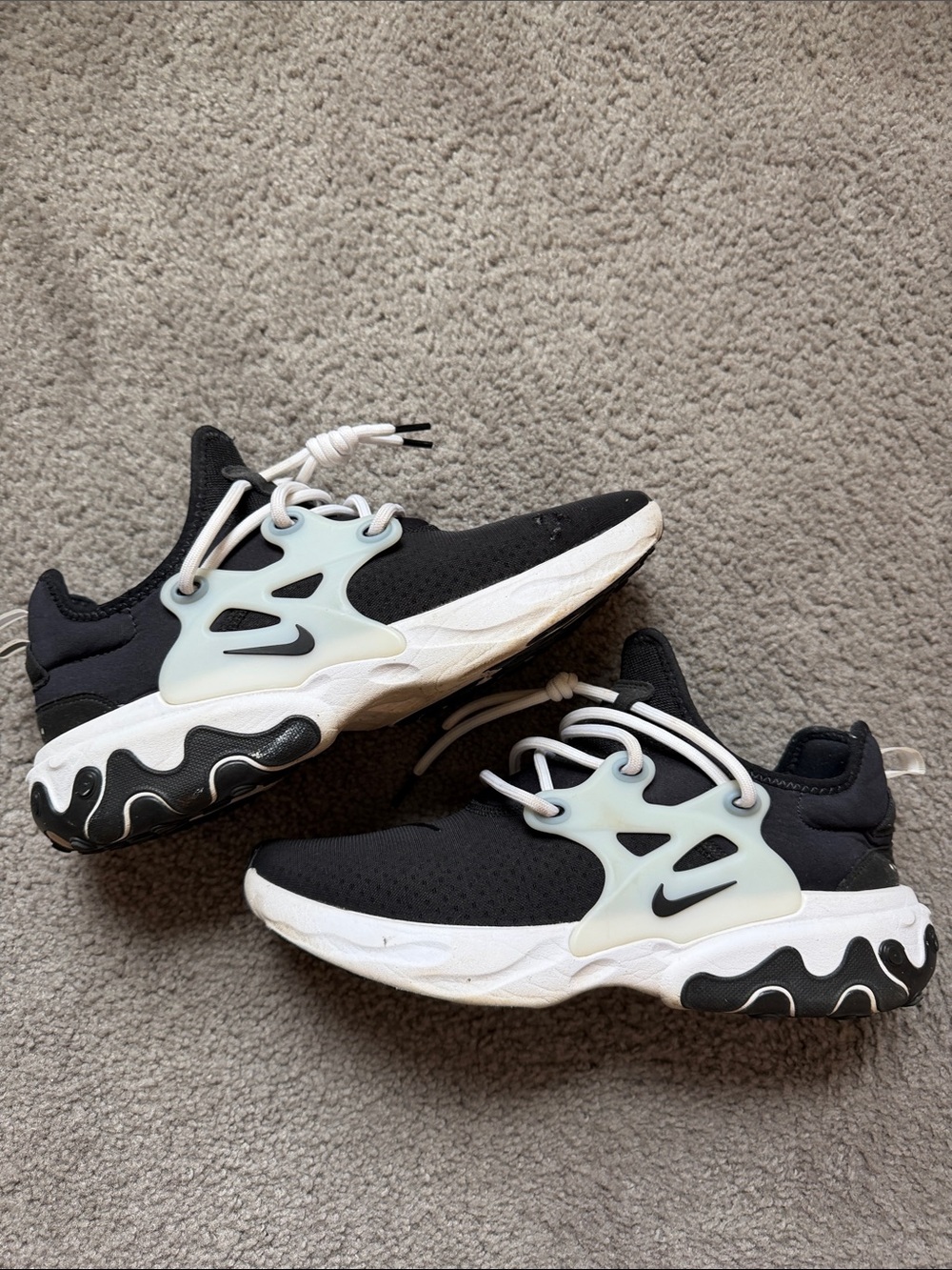 Nike Black White Men’s Sneakers with Light Mint Cage